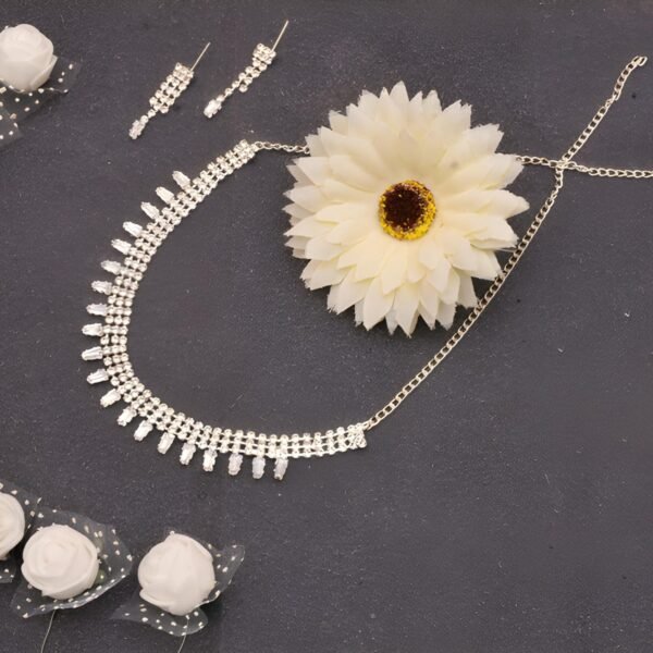 Petite Silver Elegance Necklace