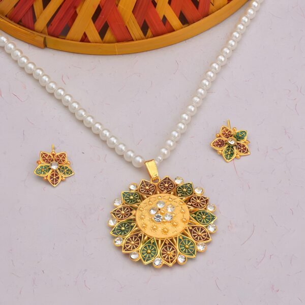 Sparkling Circle Stone Pendant Set - Image 2