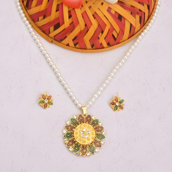 Sparkling Circle Stone Pendant Set